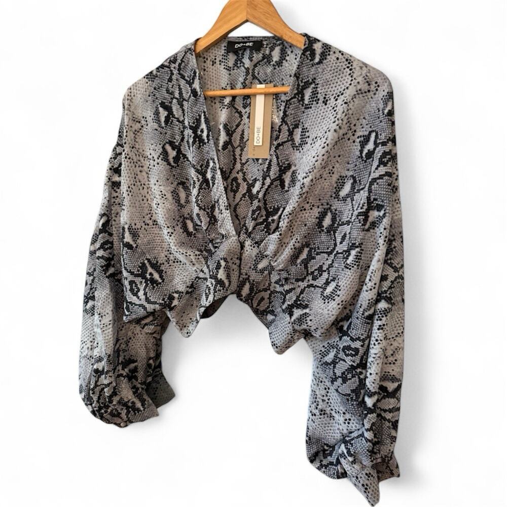 Do + Be Snake Print Knot Front Long Sleeve Crop Blouse Medium